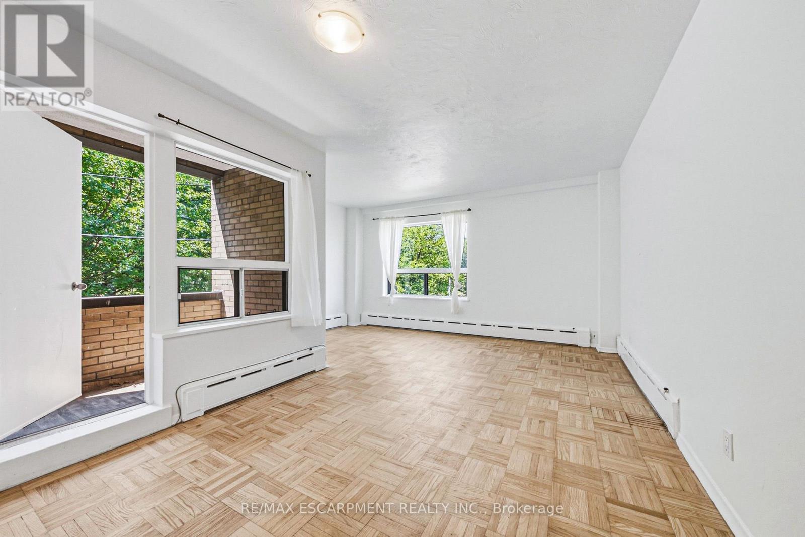401 - 325A JAMES STREET S