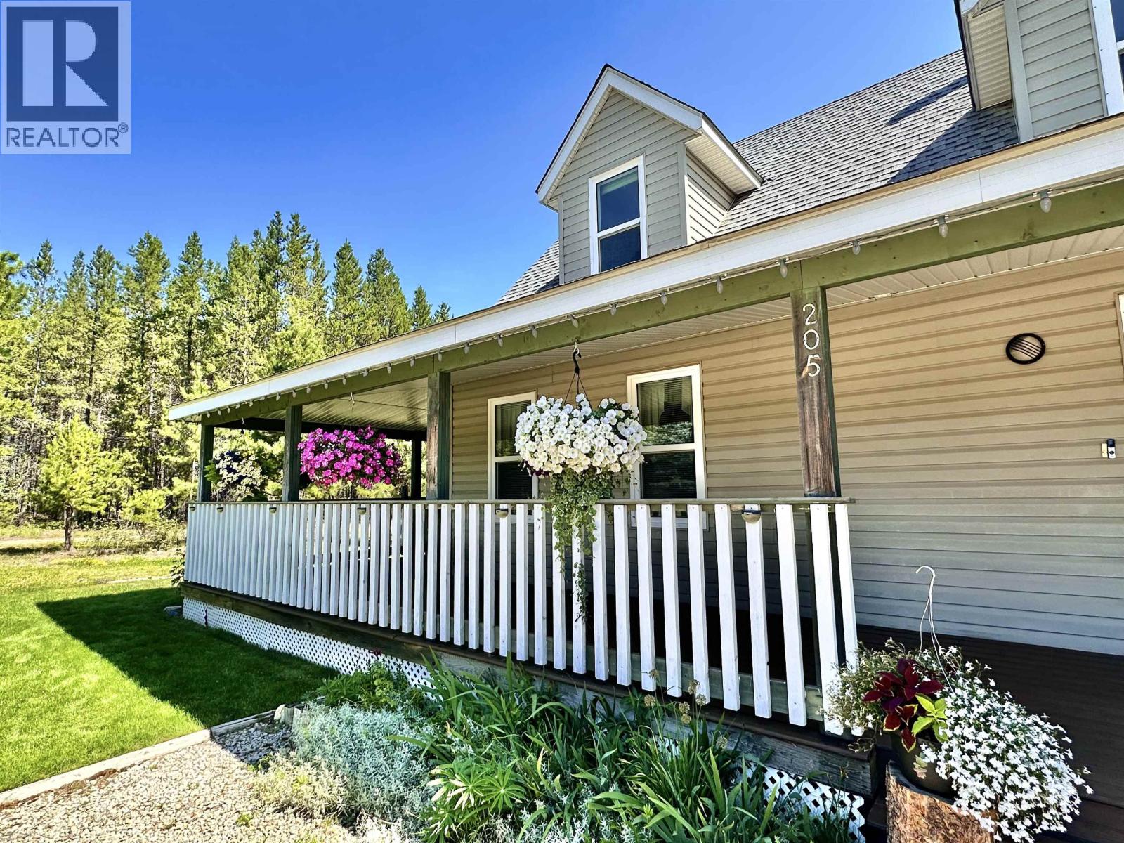205 Dogwood Street, Valemount, British Columbia  V0E 2Z0 - Photo 2 - R3141582