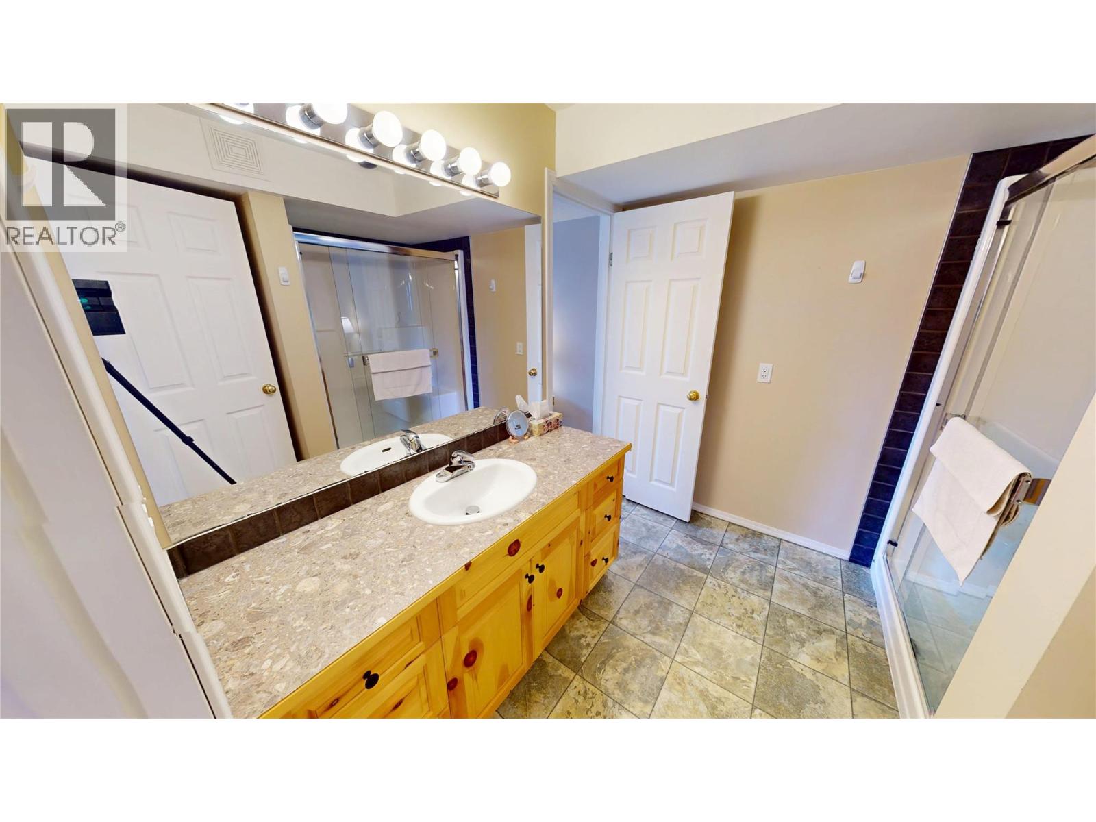 451 13th Avenue, Invermere, British Columbia  V0A 1K4 - Photo 13 - 10385820