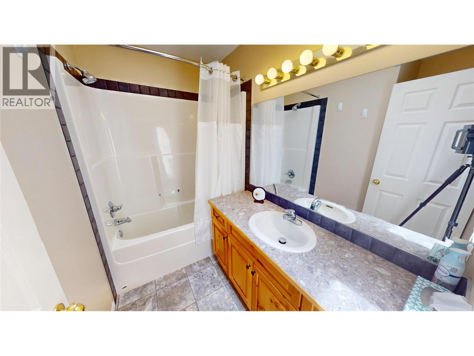 451 13th Avenue, Invermere, British Columbia  V0A 1K4 - Photo 11 - 10385820
