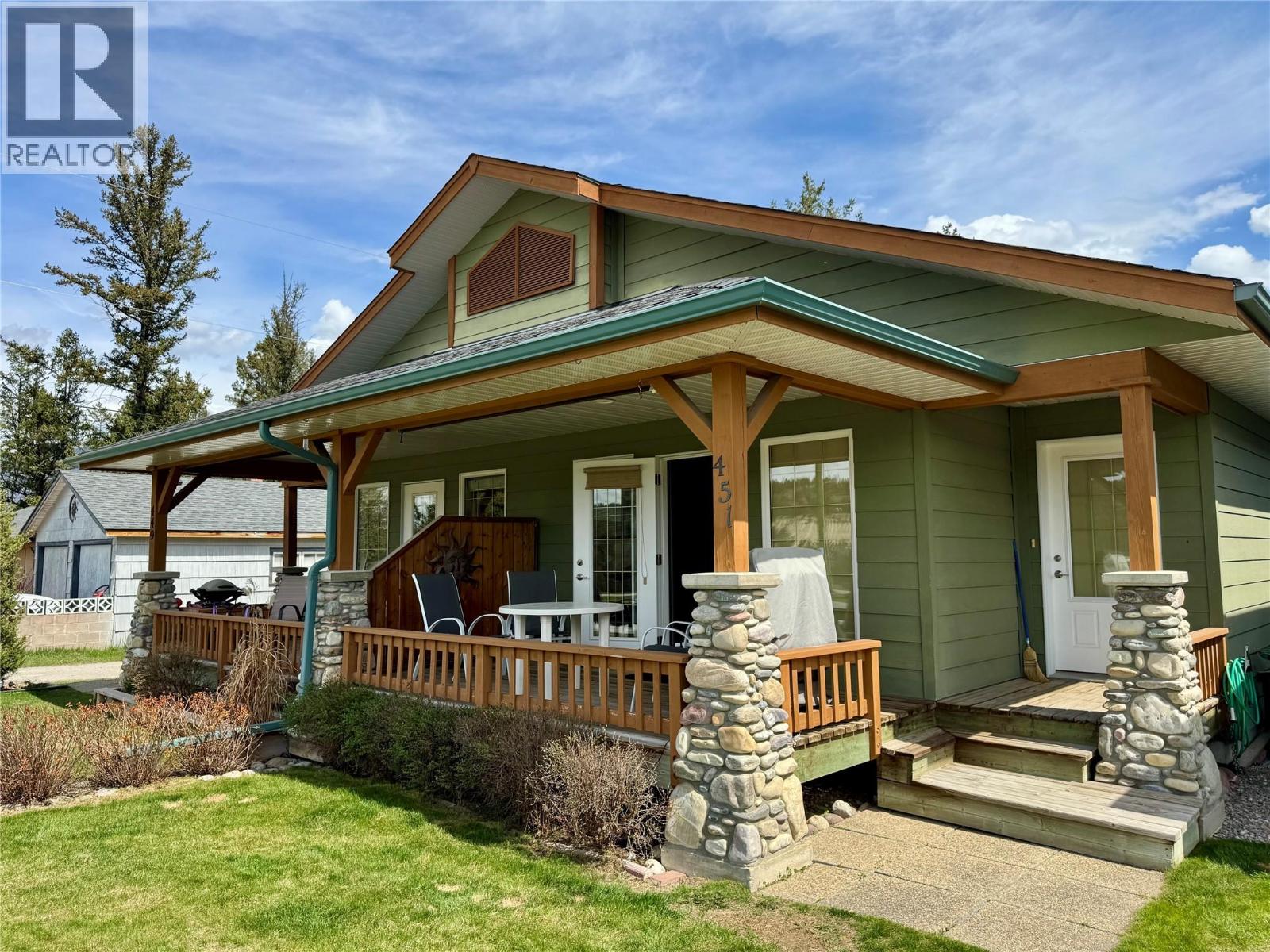 451 13th Avenue, Invermere, British Columbia  V0A 1K4 - Photo 2 - 10385820