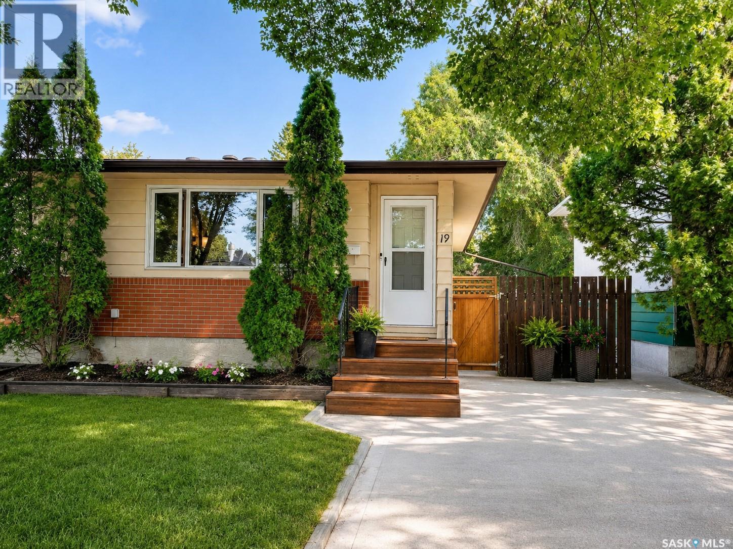 19 Cooper Crescent, Regina, Saskatchewan  S4R 4J8 - Photo 1 - SK044761