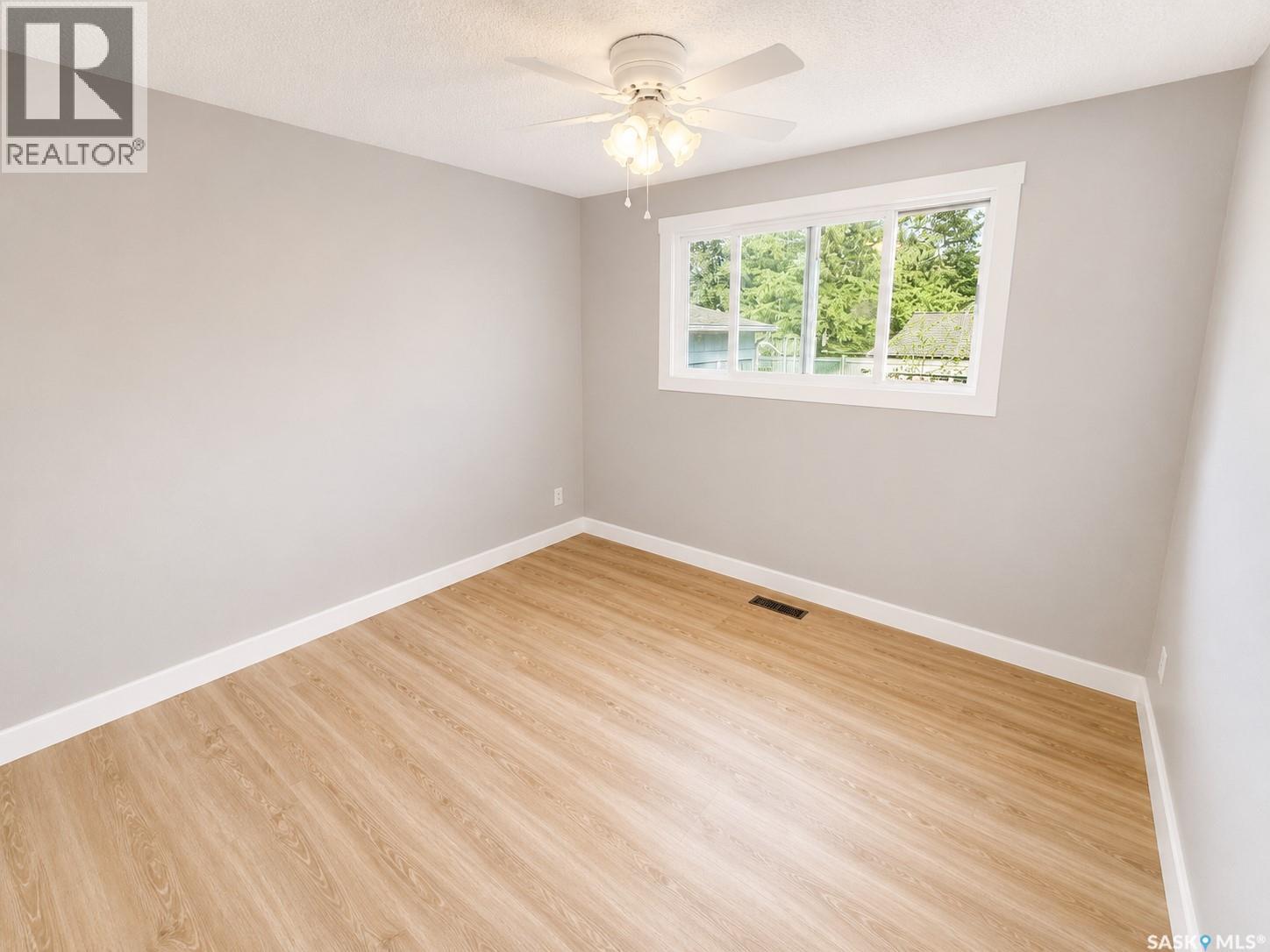 19 Cooper Crescent, Regina, Saskatchewan  S4R 4J8 - Photo 15 - SK044761