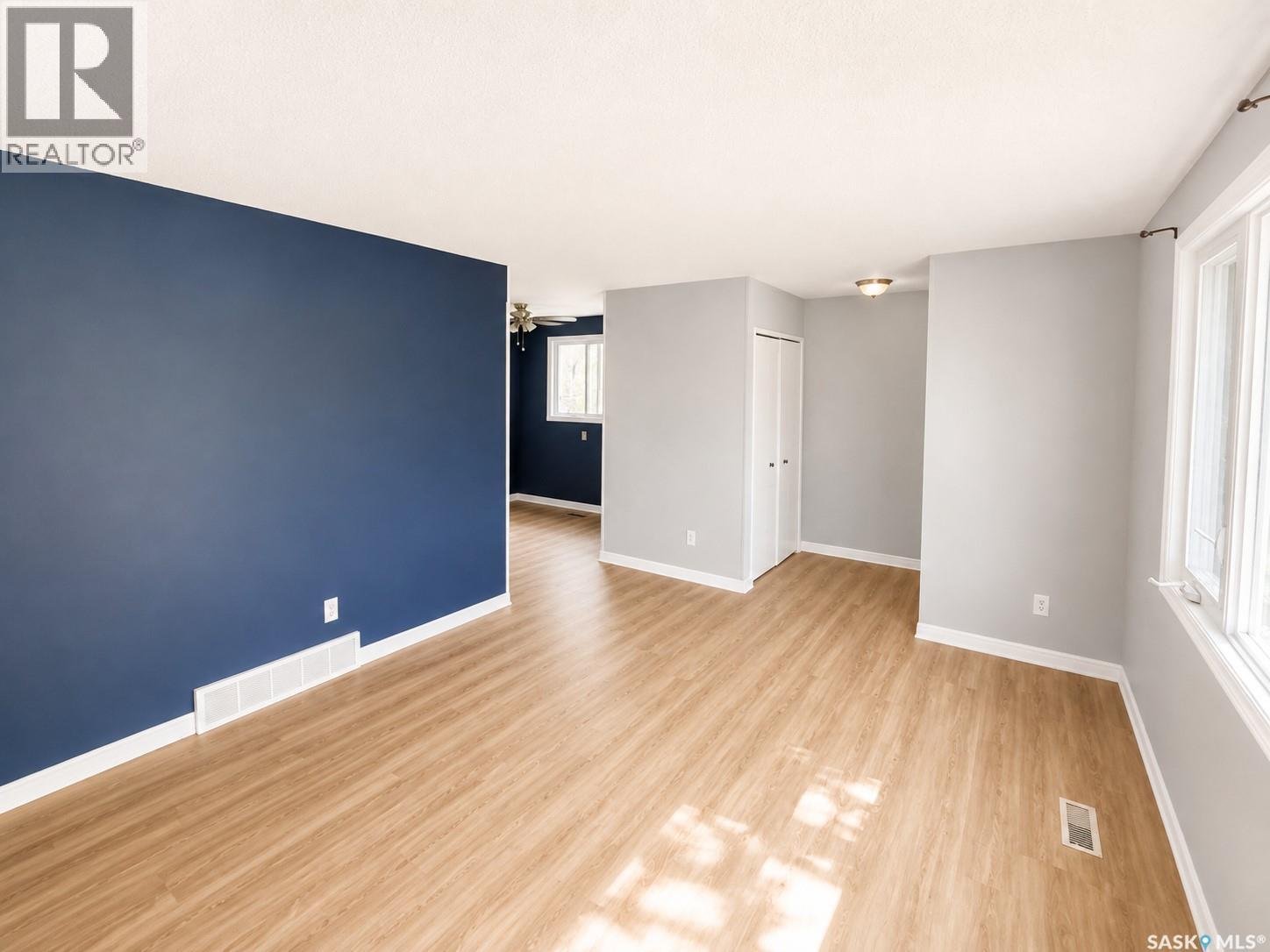 19 Cooper Crescent, Regina, Saskatchewan  S4R 4J8 - Photo 6 - SK044761