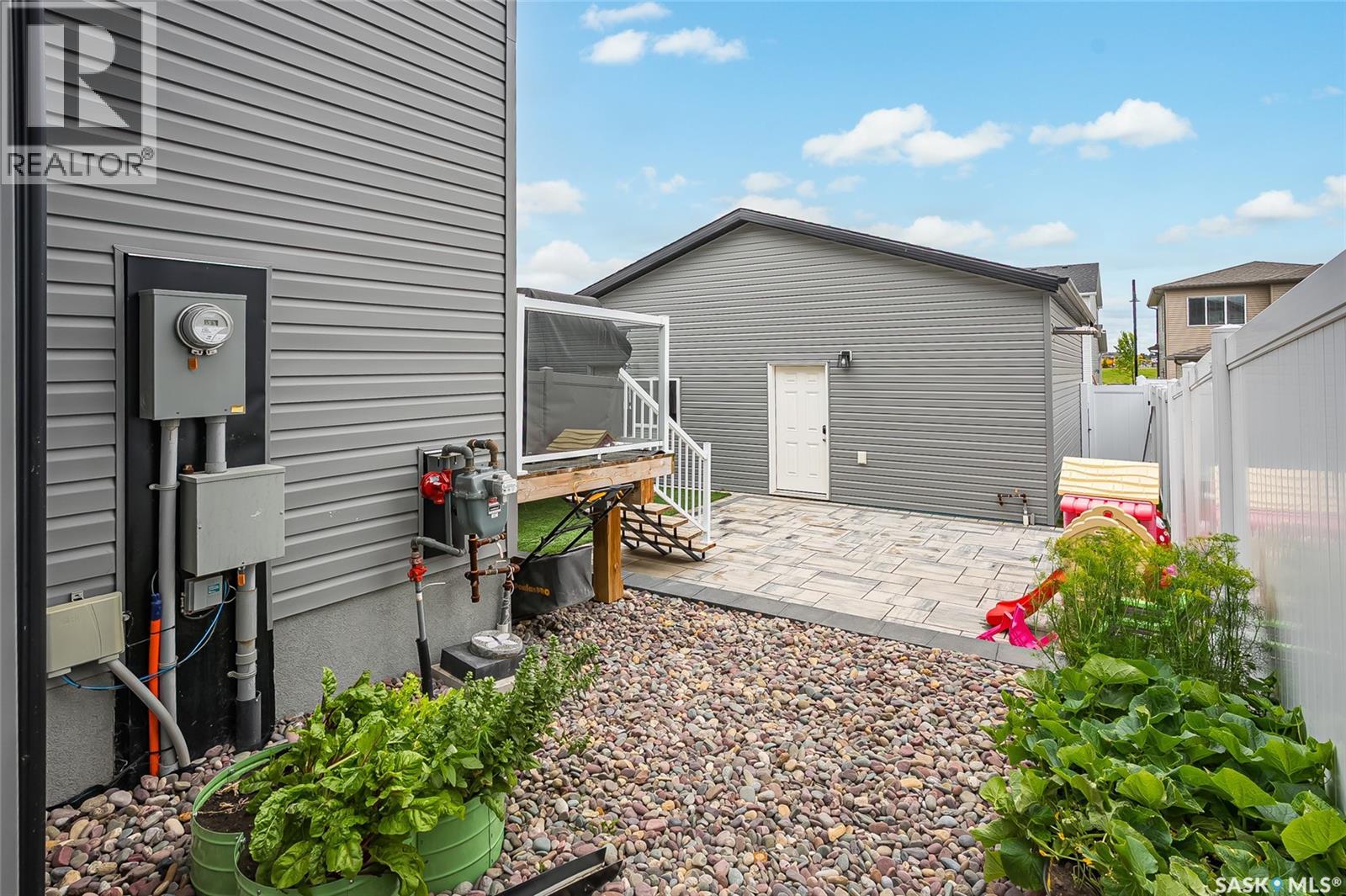 Cres 222 Dubois Crescent, Saskatoon, Saskatchewan  S7V 0R3 - Photo 43 - SK044740