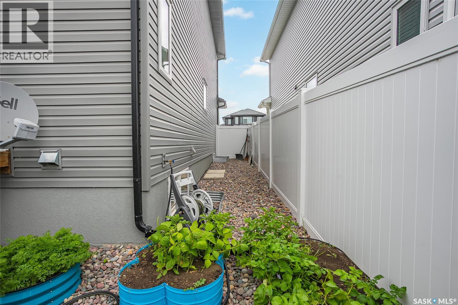Cres 222 Dubois Crescent, Saskatoon, Saskatchewan  S7V 0R3 - Photo 48 - SK044740