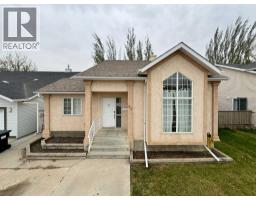 82 Harvard Crescent W, Lethbridge, Alberta