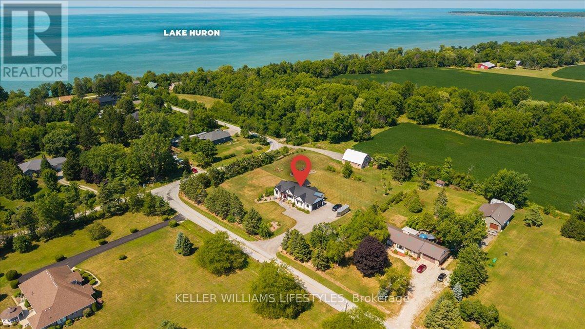 8676 Vance Drive, Lambton Shores, Ontario  N0N 1J7 - Photo 4 - X13646736