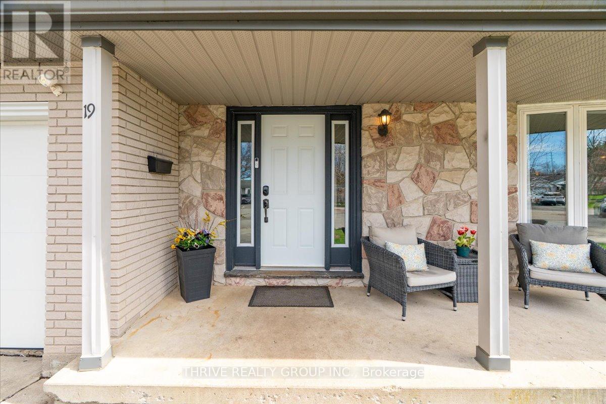 19 Kendall Court, London North, Ontario  N5X 1E4 - Photo 5 - X13646746