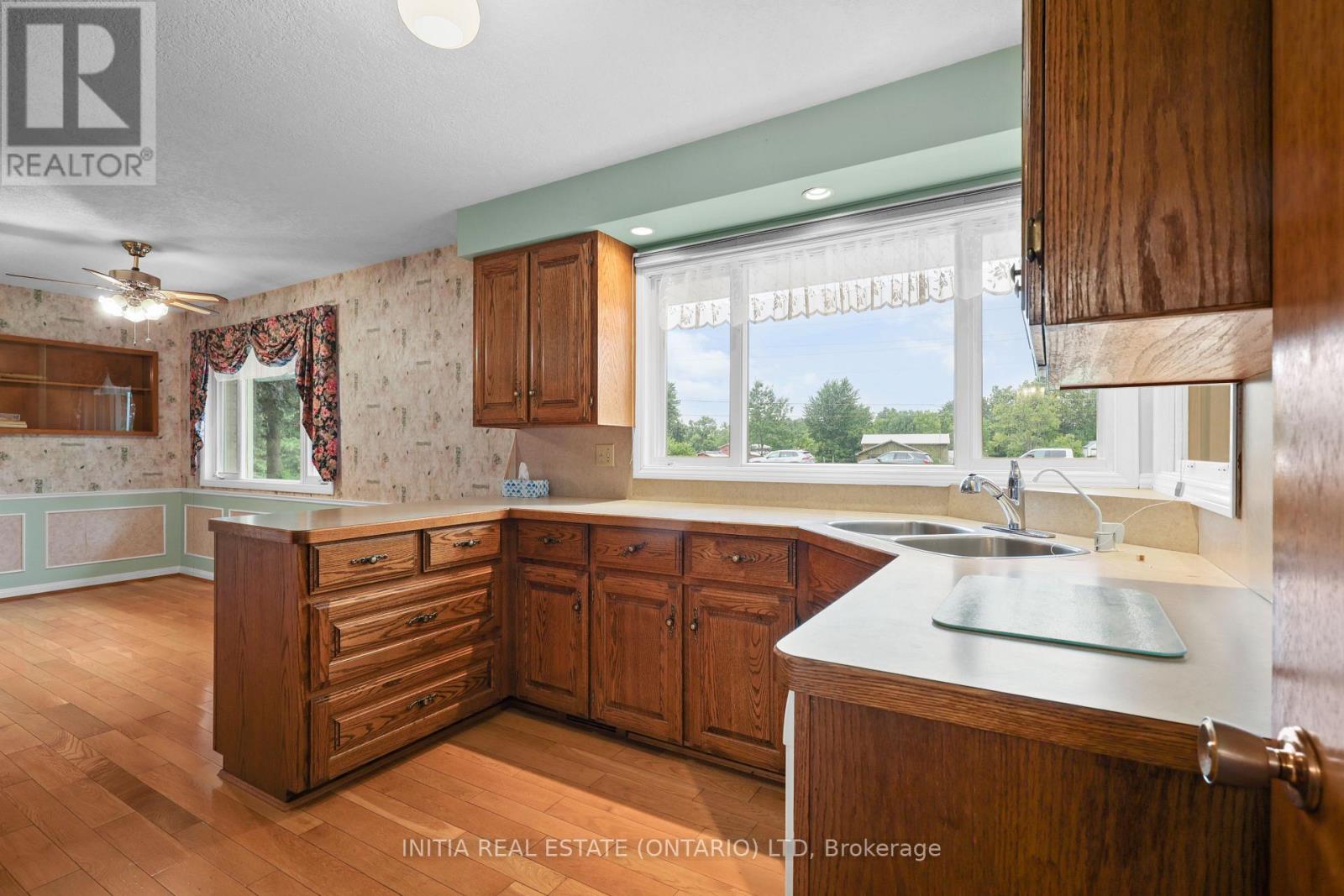 10395 Longwoods Road, Middlesex Centre, Ontario  N0L 1E0 - Photo 11 - X13646780