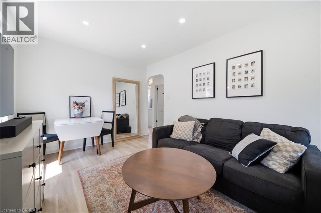 8 Russell Street, Brantford, Ontario  N3R 1Y7 - Photo 4 - 40850238