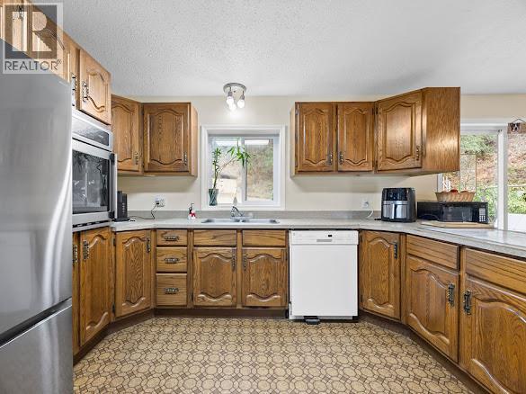 2429 Salmon River Road, Salmon Arm, British Columbia  V1E 4M1 - Photo 8 - 10389980