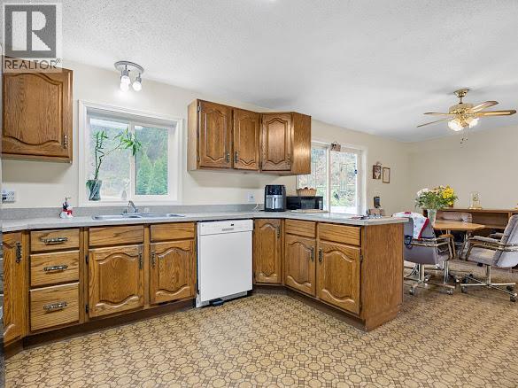 2429 Salmon River Road, Salmon Arm, British Columbia  V1E 4M1 - Photo 7 - 10389980