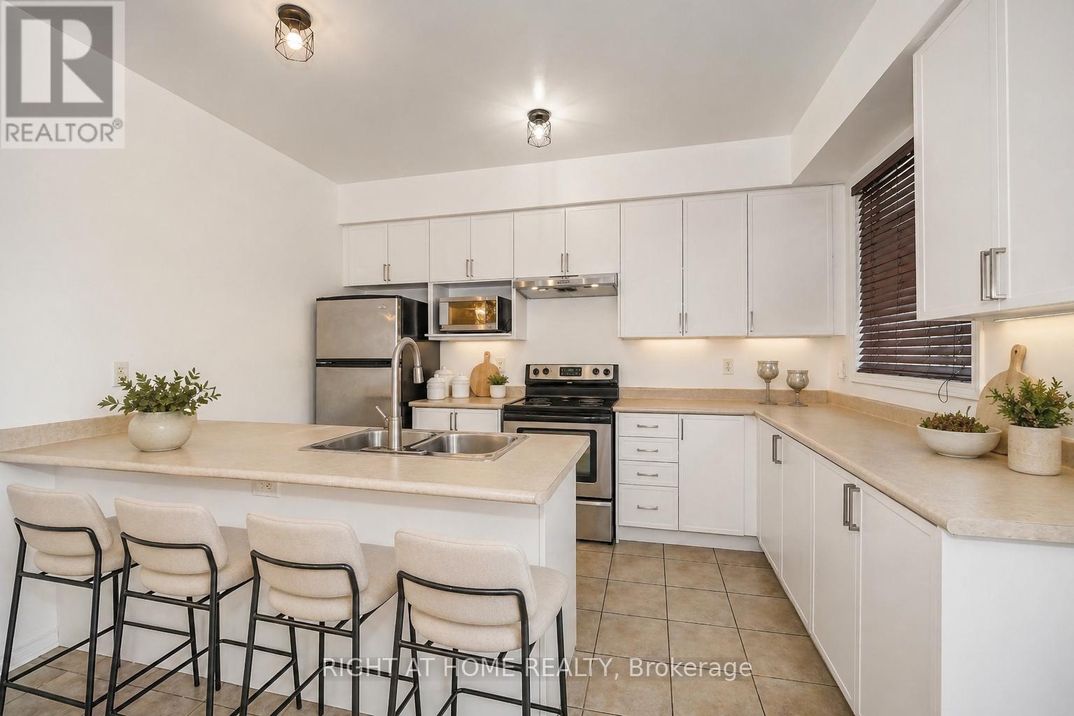 48 Curran Hall Crescent, Toronto, Ontario  M1G 0A2 - Photo 4 - E13603822