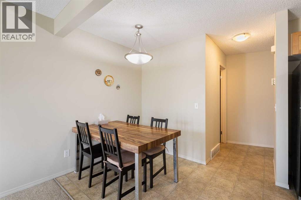 17 Panatella Villas NW, Calgary, Alberta  T3K 0G7 - Photo 12 - A2335375