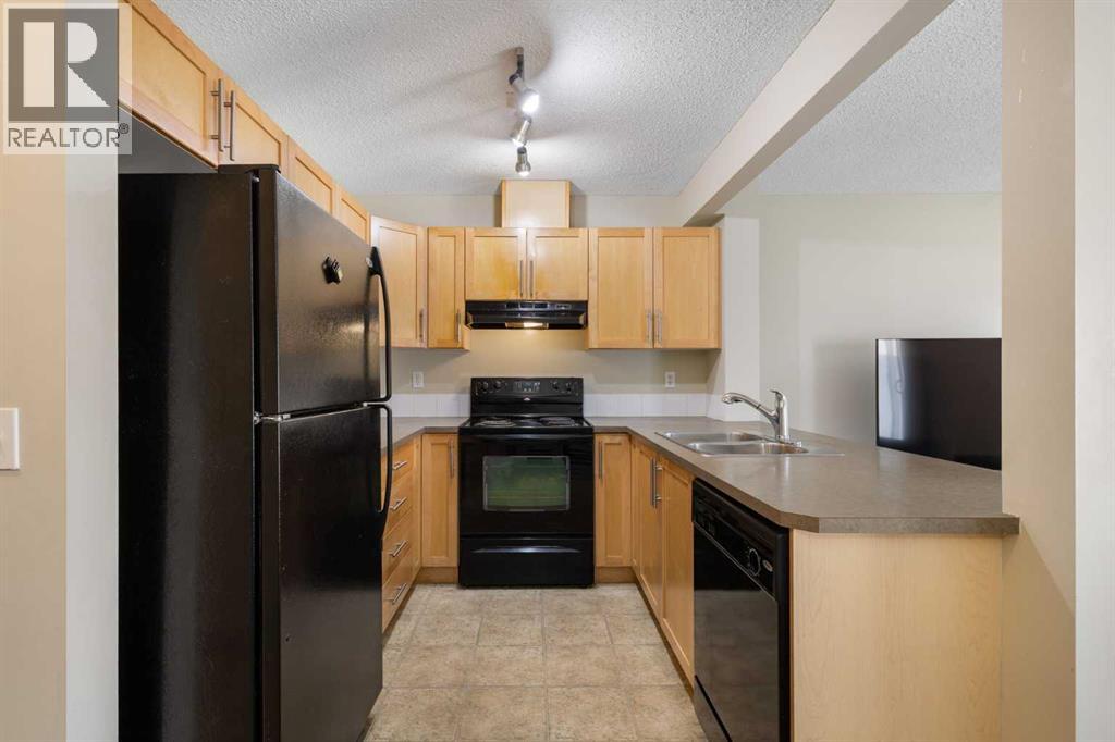 17 Panatella Villas NW, Calgary, Alberta  T3K 0G7 - Photo 8 - A2335375