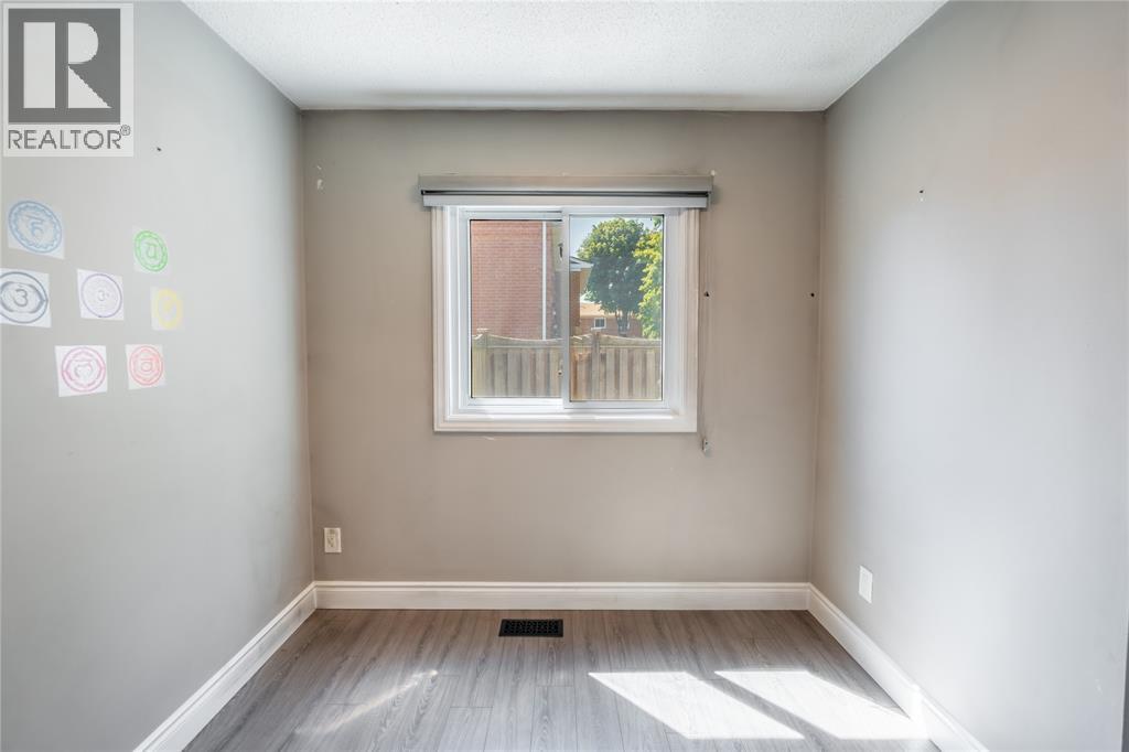 301 Edgewood Street Unit# 2, Sarnia, Ontario  N7S 4X7 - Photo 9 - 26019065