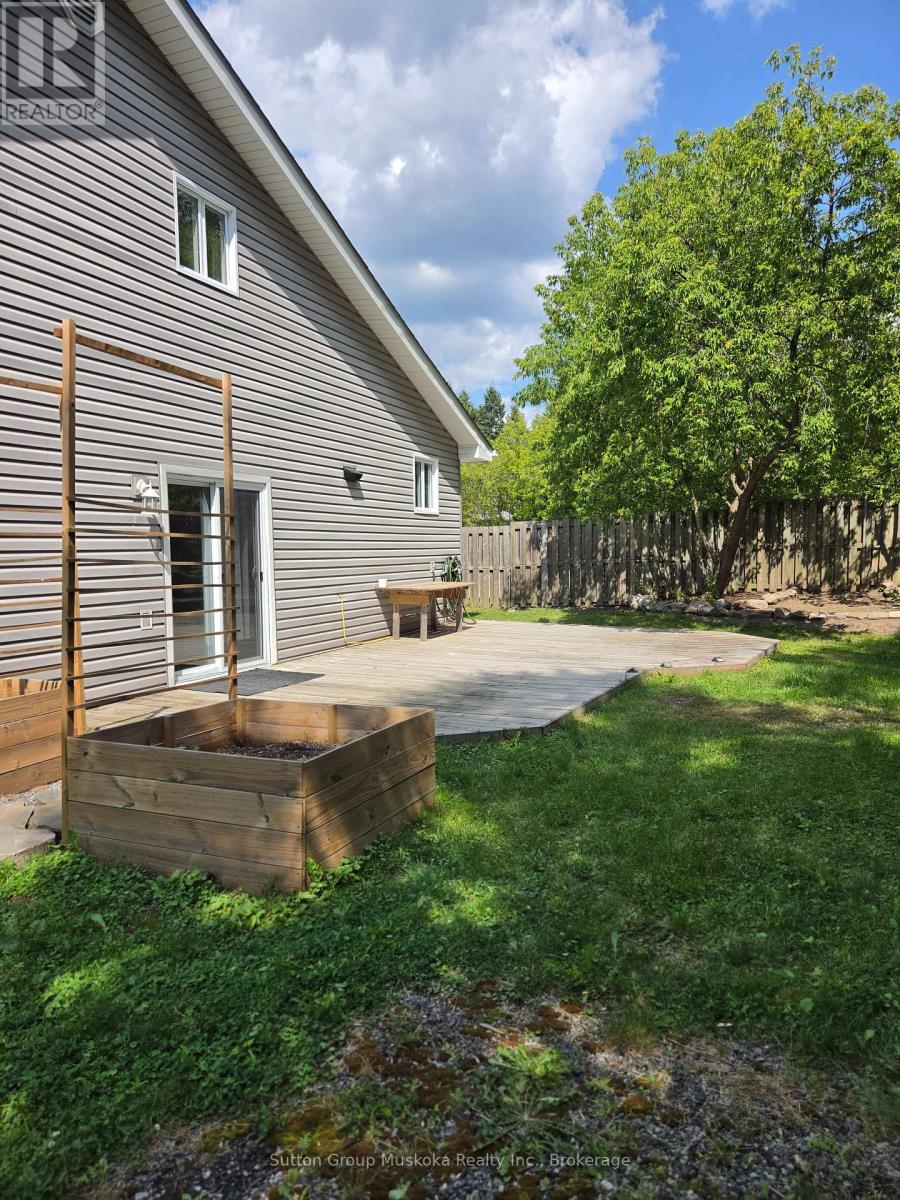 11 West Road, Huntsville, Ontario  P1H 1L1 - Photo 5 - X13646698