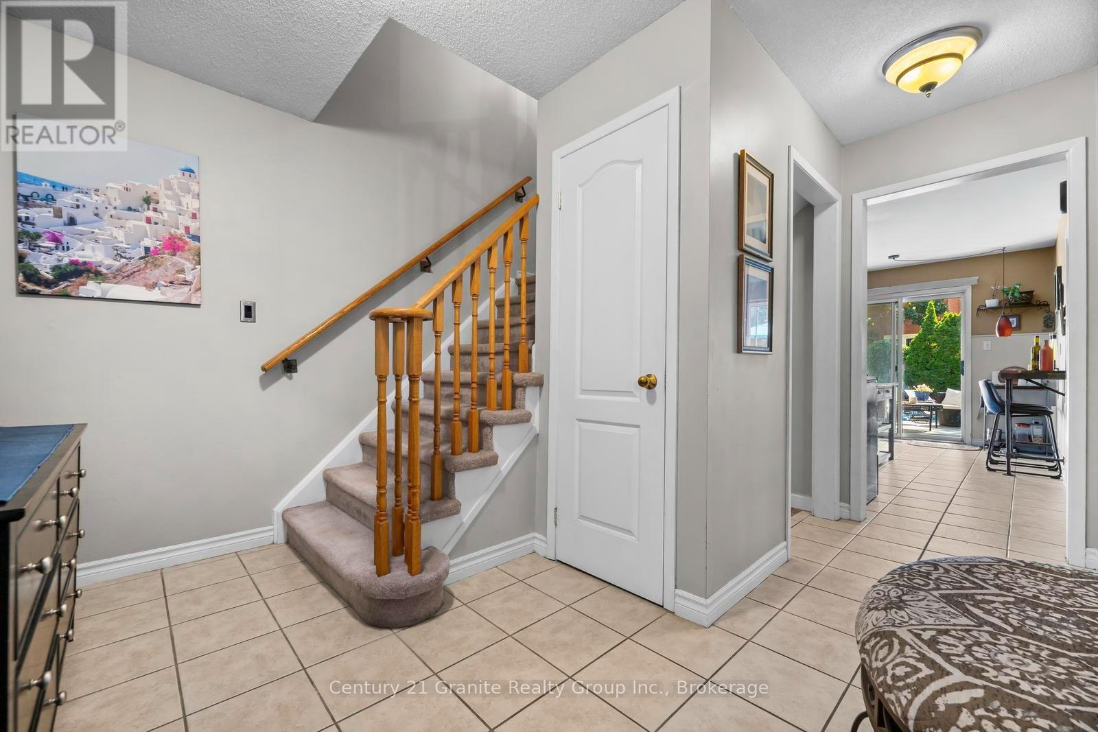25 Greenwood Road, Whitchurch-Stouffville, Ontario  L4A 5E8 - Photo 4 - N13646764