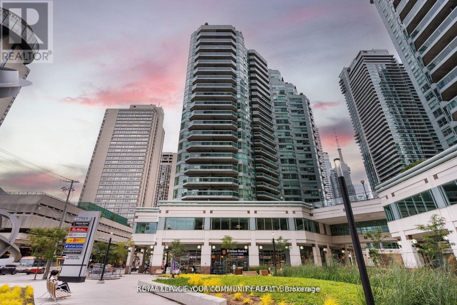 <div class="slider-price">$1,179,000</div><p>2402 - 10 Queens Quay W, Toronto, Ontario</p>