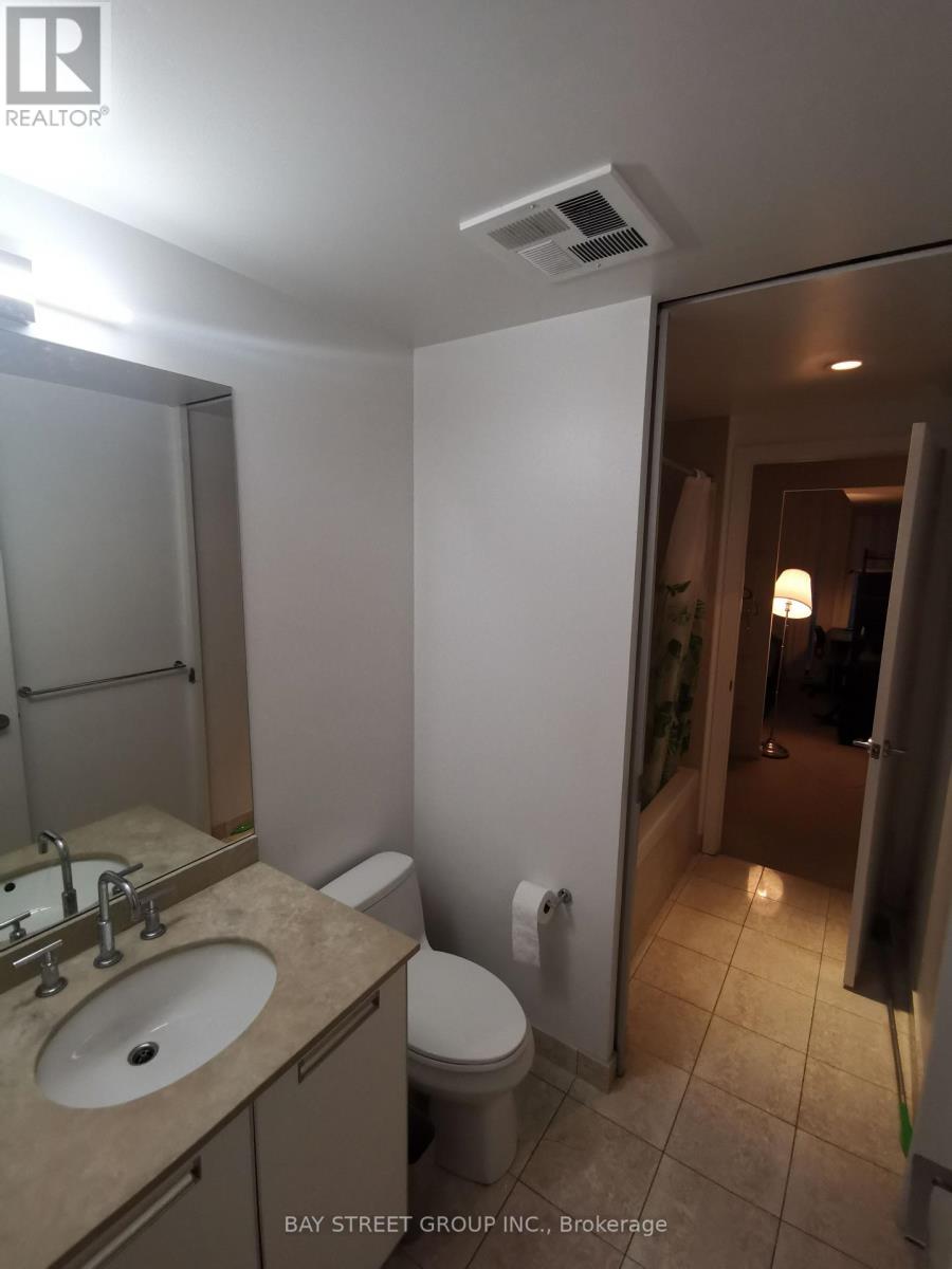 2405 - 33 Charles Street E, Toronto, Ontario  M4Y 0A2 - Photo 13 - C13646738