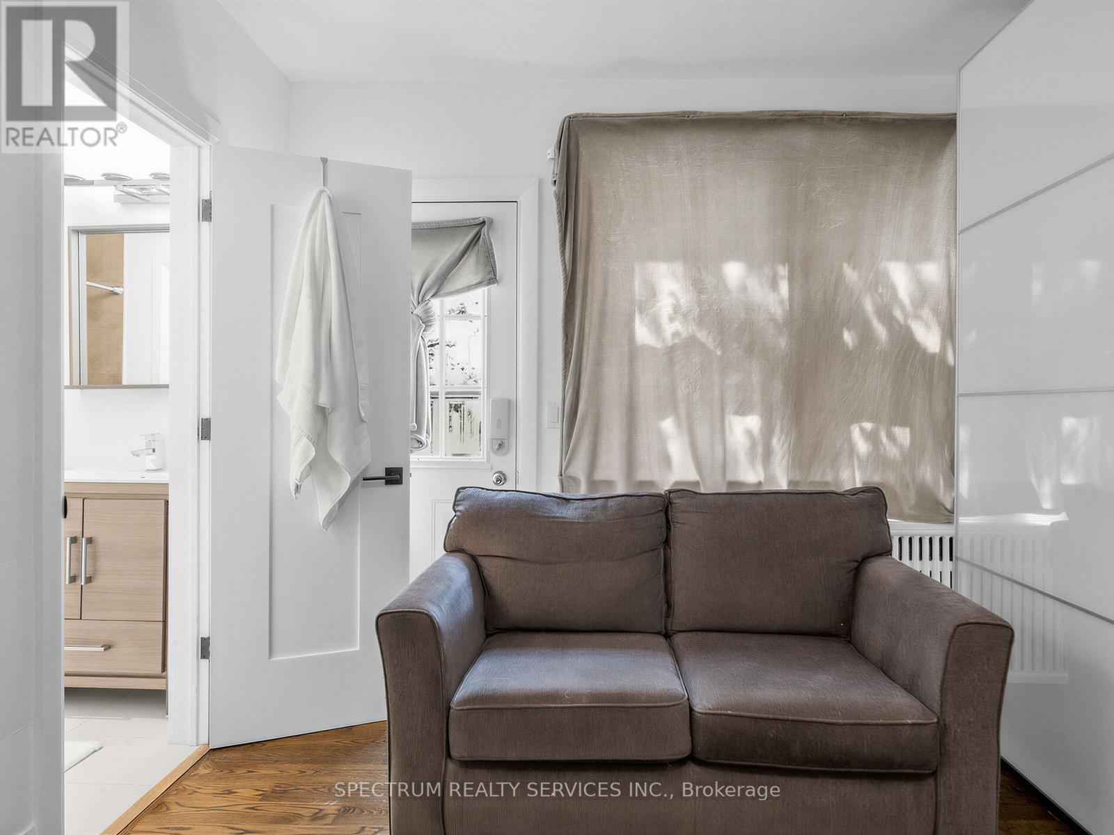 29 Raglan Avenue, Toronto, Ontario  M6C 2K7 - Photo 11 - C13646762