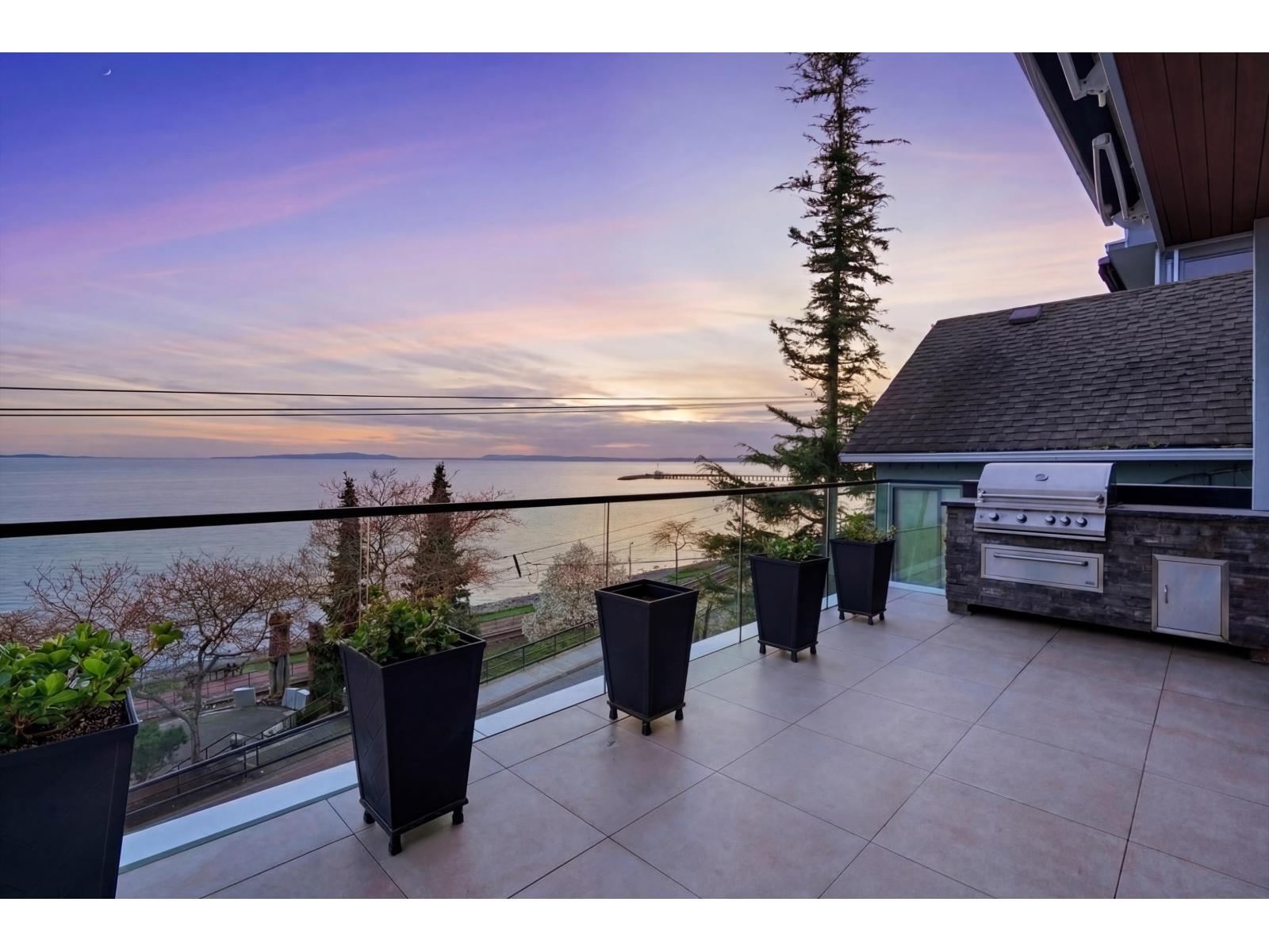 15377 Marine Drive, White Rock, British Columbia  V4B 1C8 - Photo 2 - R3111540