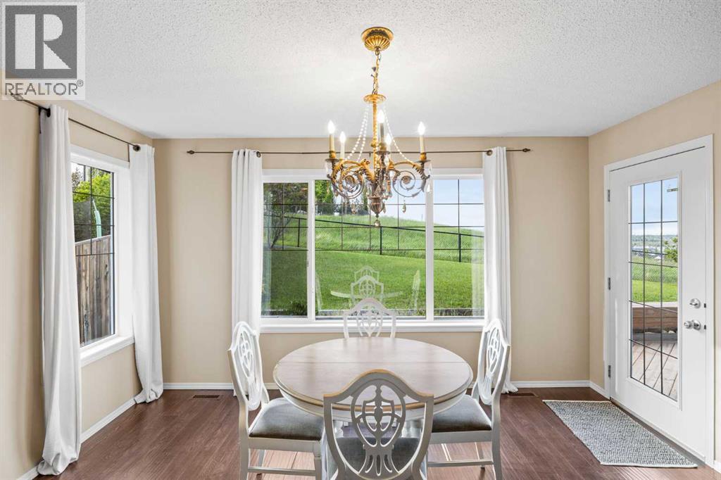 38 Westmount Way, Okotoks, Alberta  T1S 0E1 - Photo 11 - A2310440