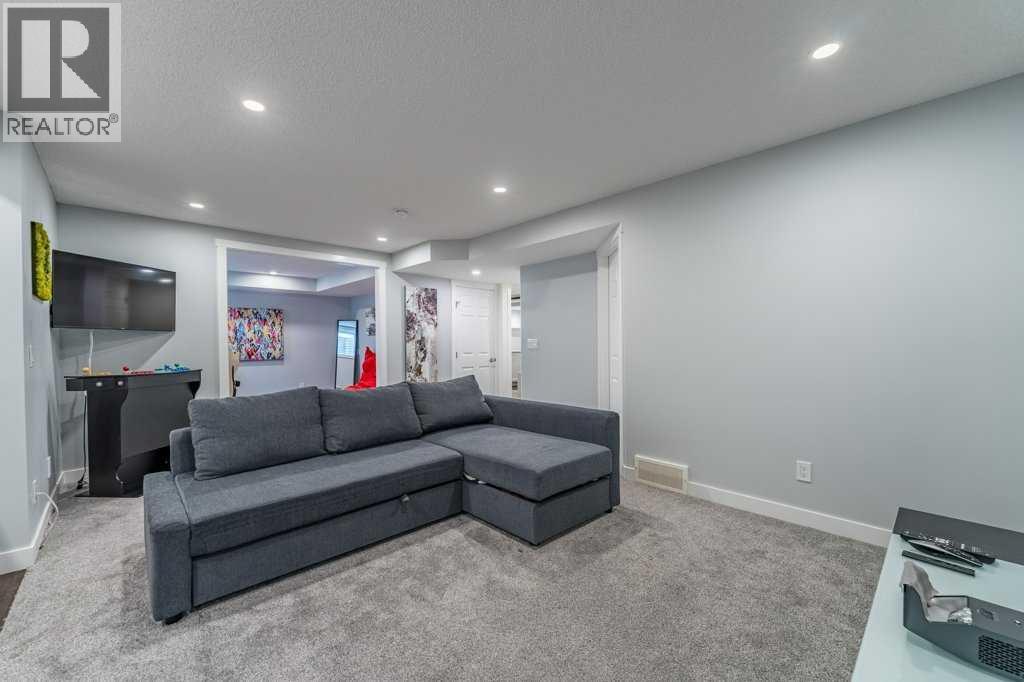15 Windwood Grove SW, Airdrie, Alberta  T4B 3T2 - Photo 45 - A2321440