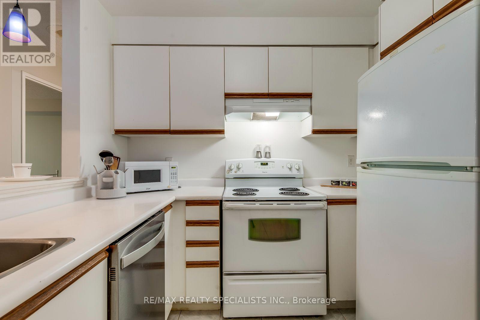 1112 - 2177 Burnhamthorpe Road W, Mississauga, Ontario  L5L 5P9 - Photo 10 - W13646168