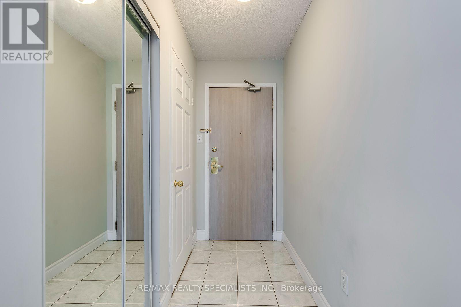 1112 - 2177 Burnhamthorpe Road W, Mississauga, Ontario  L5L 5P9 - Photo 7 - W13646168