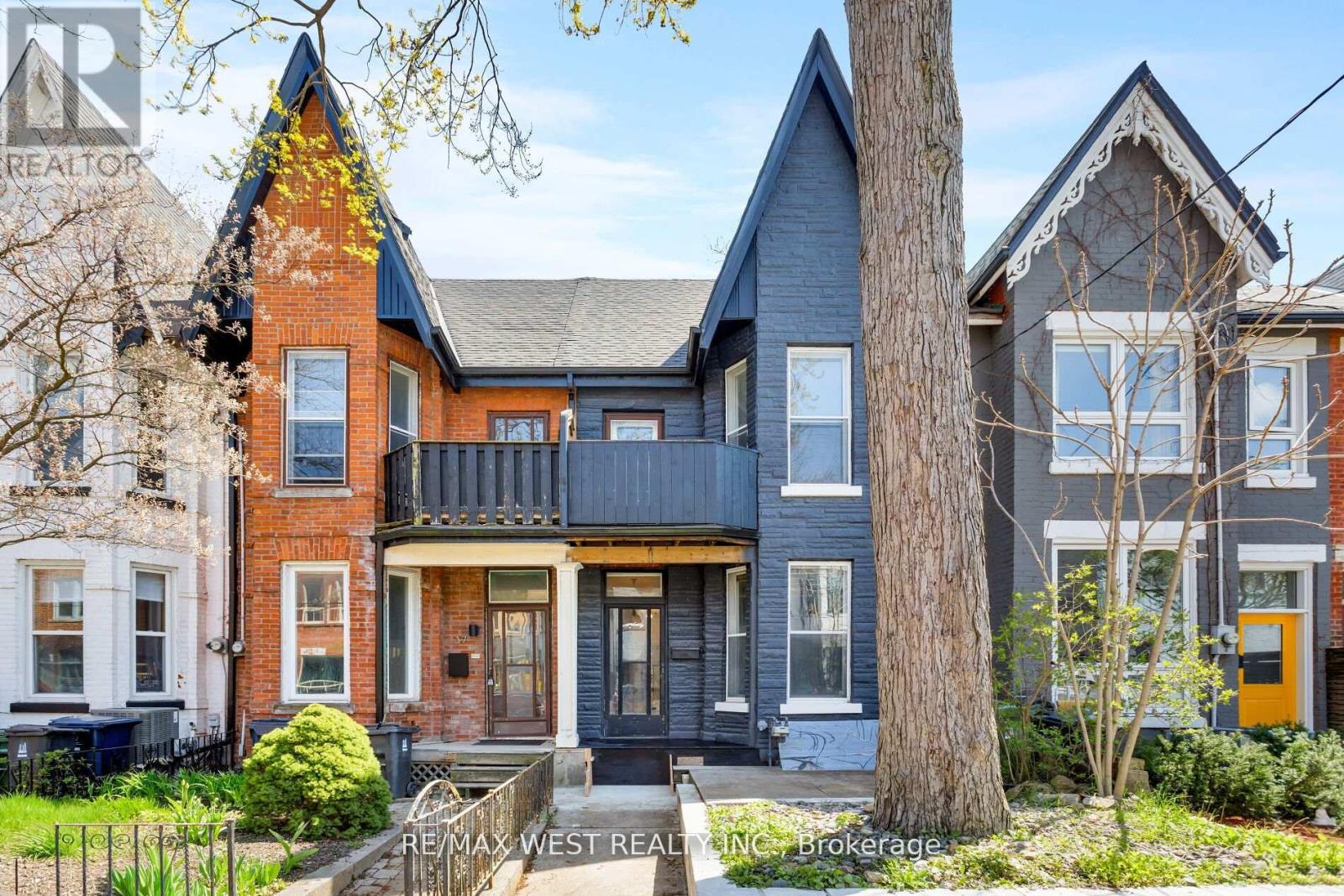 39 NOBLE STREET, Toronto, Ontario