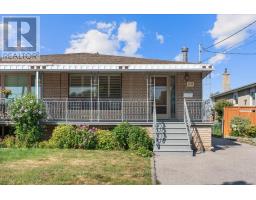 40 CHERRYLAWN AVENUE, Toronto, Ontario