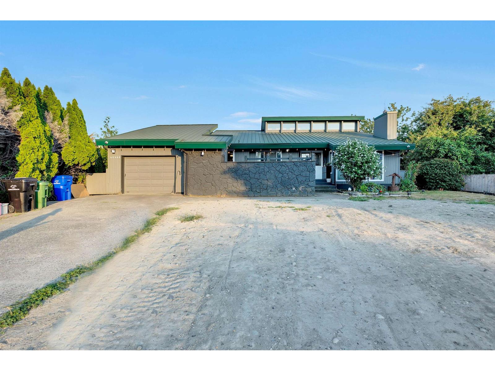 46446 Angela Avenue, Chilliwack Proper South, Chilliwack, British Columbia  V2P 7B3 - Photo 1 - R3152688