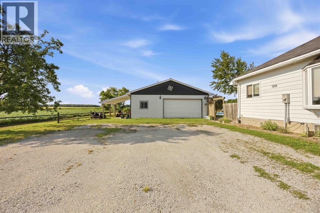 1061 Oil Springs Line, St Clair, Ontario  N0N 1H0 - Photo 9 - 26019045