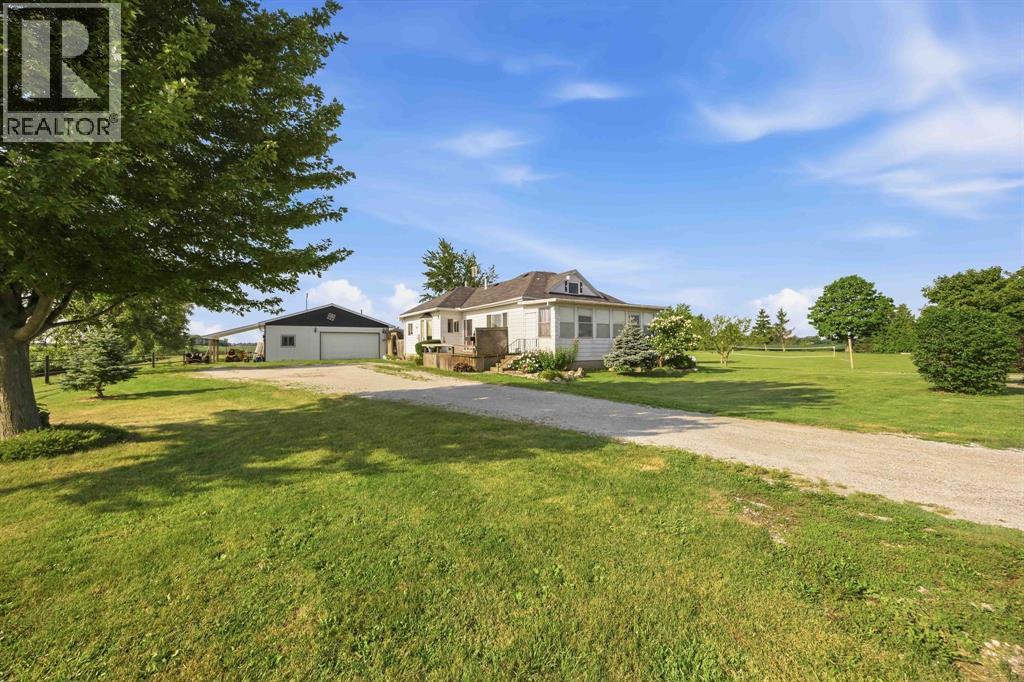 1061 Oil Springs Line, St Clair, Ontario  N0N 1H0 - Photo 2 - 26019009