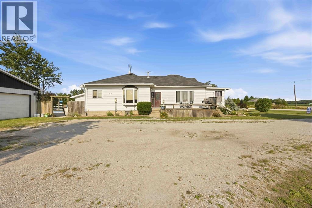 1061 Oil Springs Line, St Clair, Ontario  N0N 1H0 - Photo 5 - 26019009
