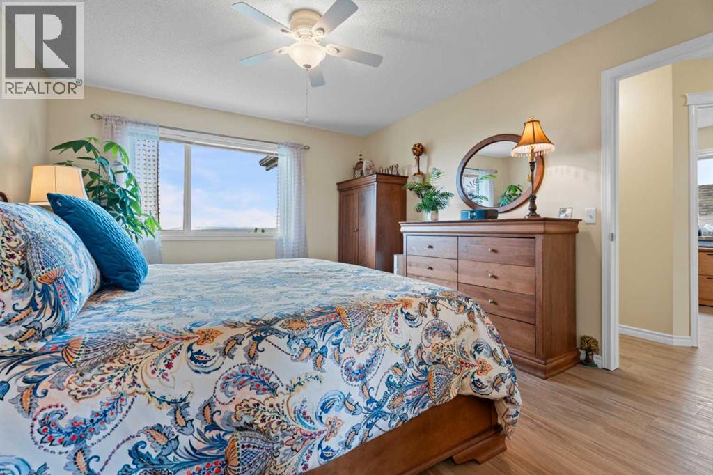 241 Sunset Heights, Cochrane, Alberta  T4C 0E1 - Photo 23 - A2328305