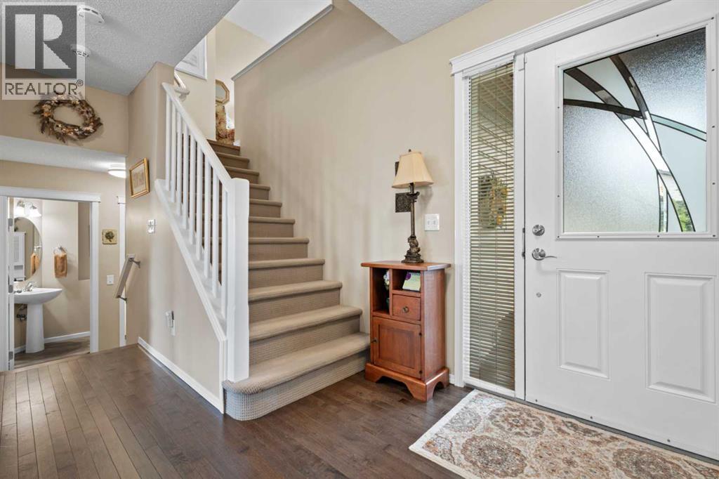 241 Sunset Heights, Cochrane, Alberta  T4C 0E1 - Photo 5 - A2328305