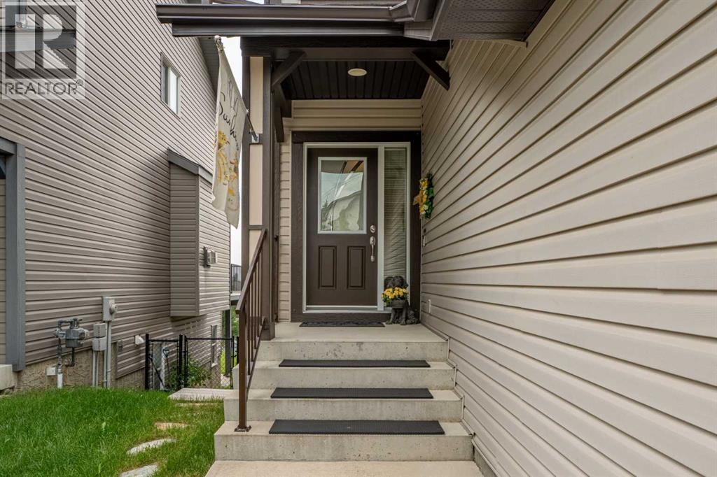 241 Sunset Heights, Cochrane, Alberta  T4C 0E1 - Photo 4 - A2328305