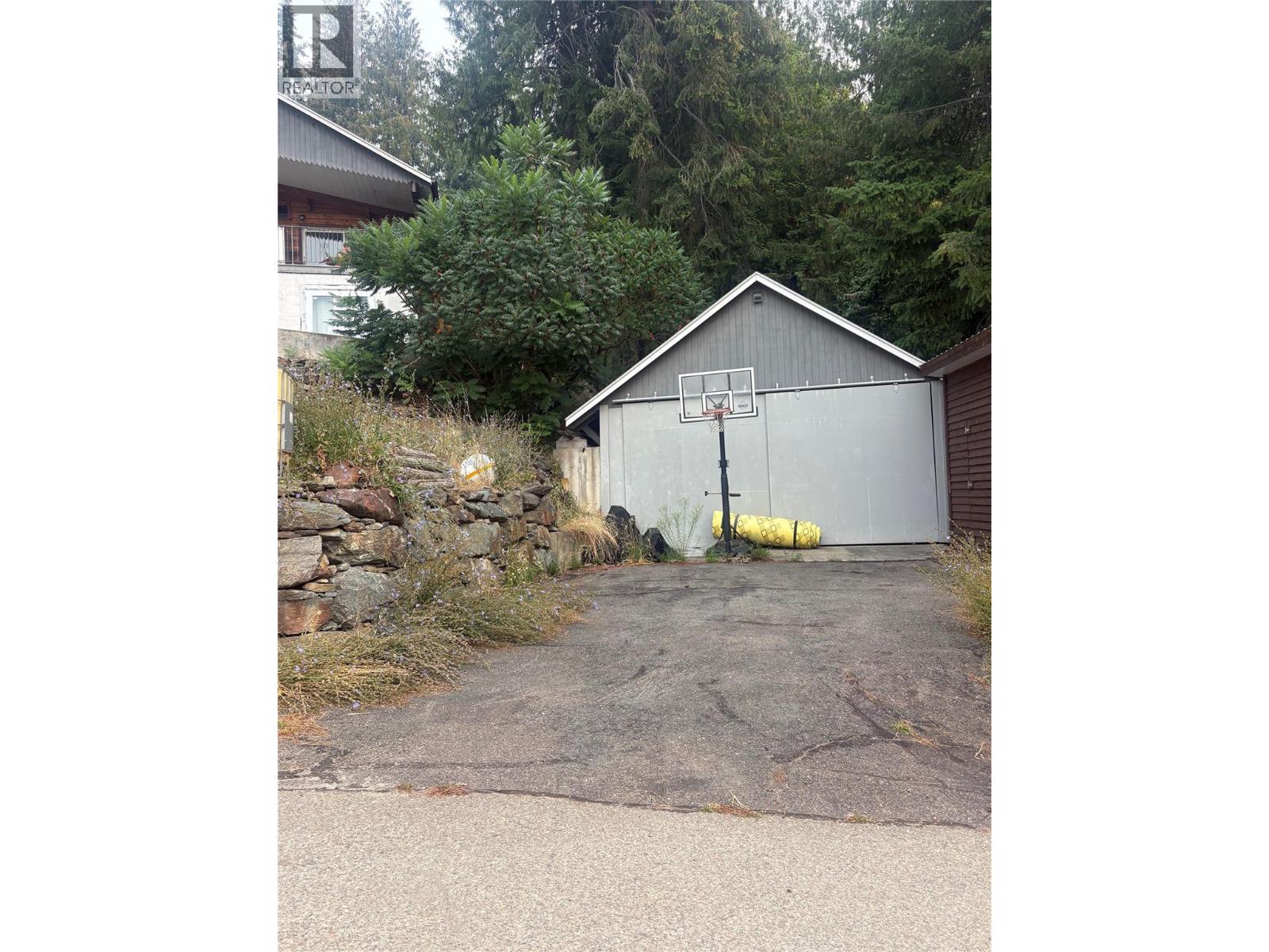 5785 Seymour Road, Celista, British Columbia  V0E 1M6 - Photo 9 - 10395656