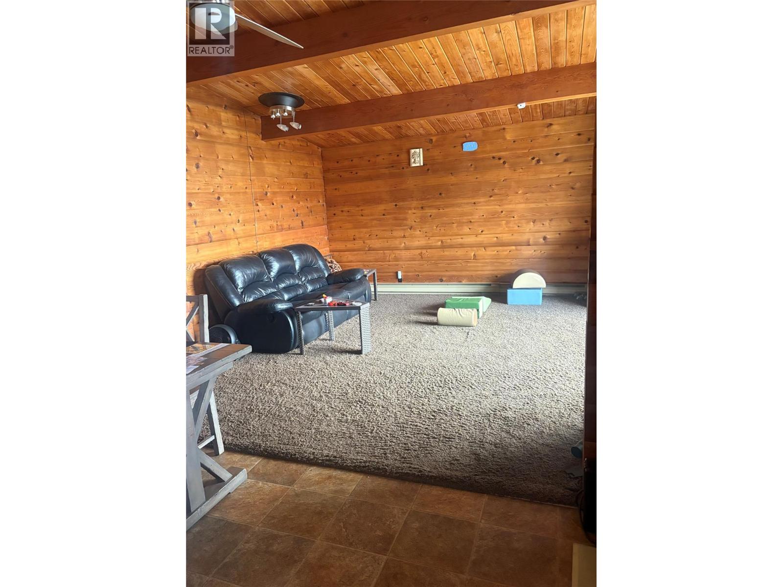 5785 Seymour Road, Celista, British Columbia  V0E 1M6 - Photo 10 - 10395656