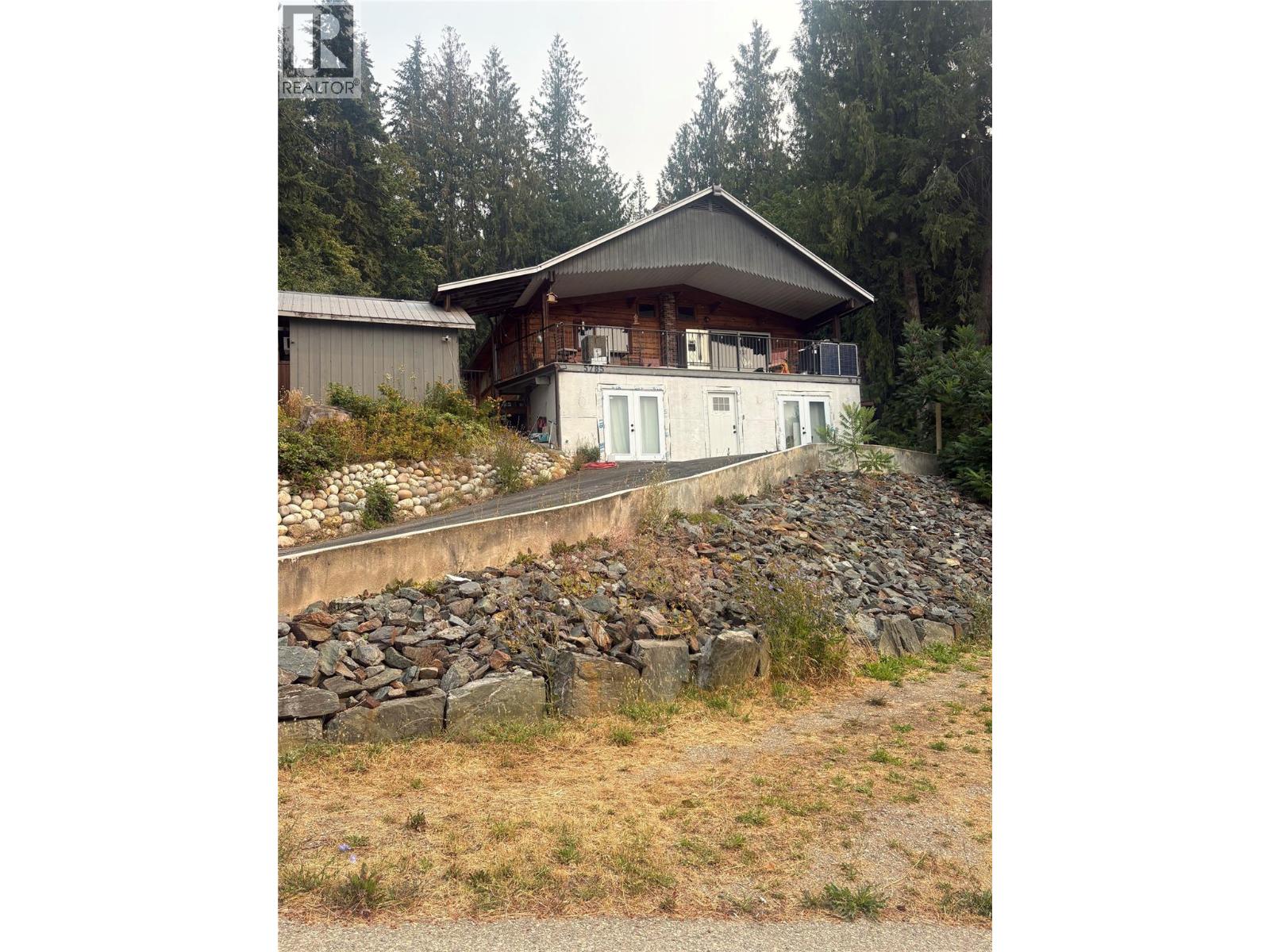5785 Seymour Road, Celista, British Columbia  V0E 1M6 - Photo 8 - 10395656