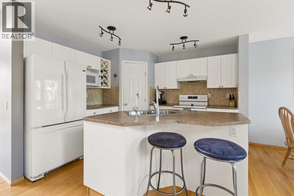 113 Douglasview Court SE, Calgary, Alberta  T2Z 2S8 - Photo 8 - A2335045