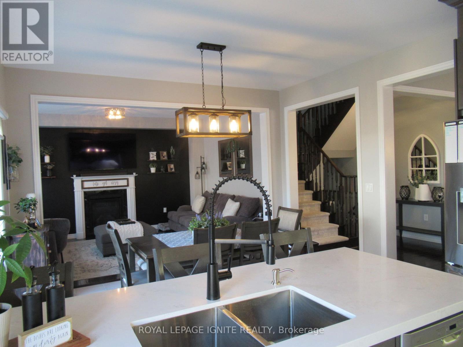 170 Gold Park Gate, Essa, Ontario  L3W 0B4 - Photo 8 - N13644534