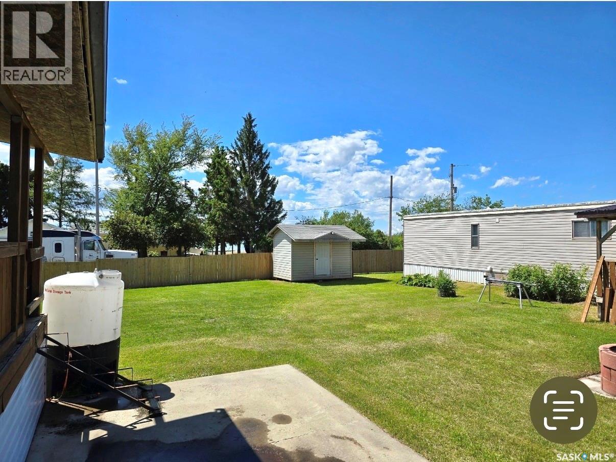 1&2 Lakeview Avenue, Jackfish Lake, Saskatchewan  S0M 1X0 - Photo 14 - SK030856