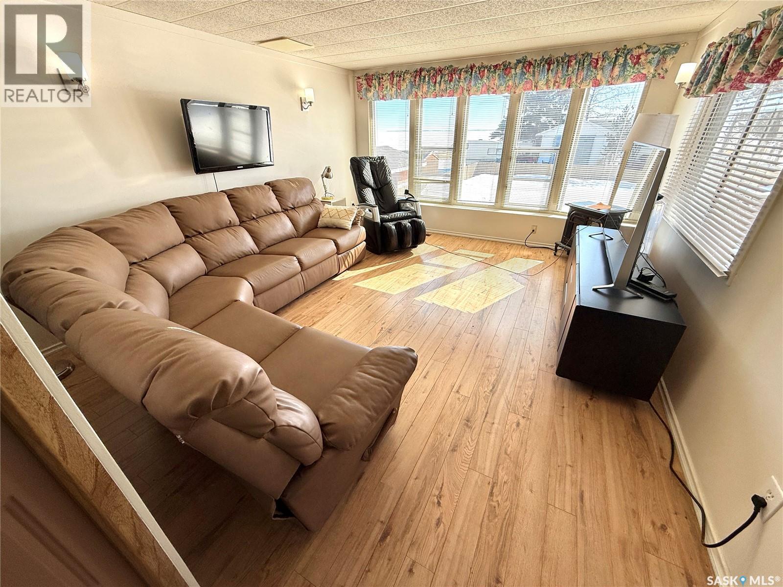 1&2 Lakeview Avenue, Jackfish Lake, Saskatchewan  S0M 1X0 - Photo 17 - SK030856