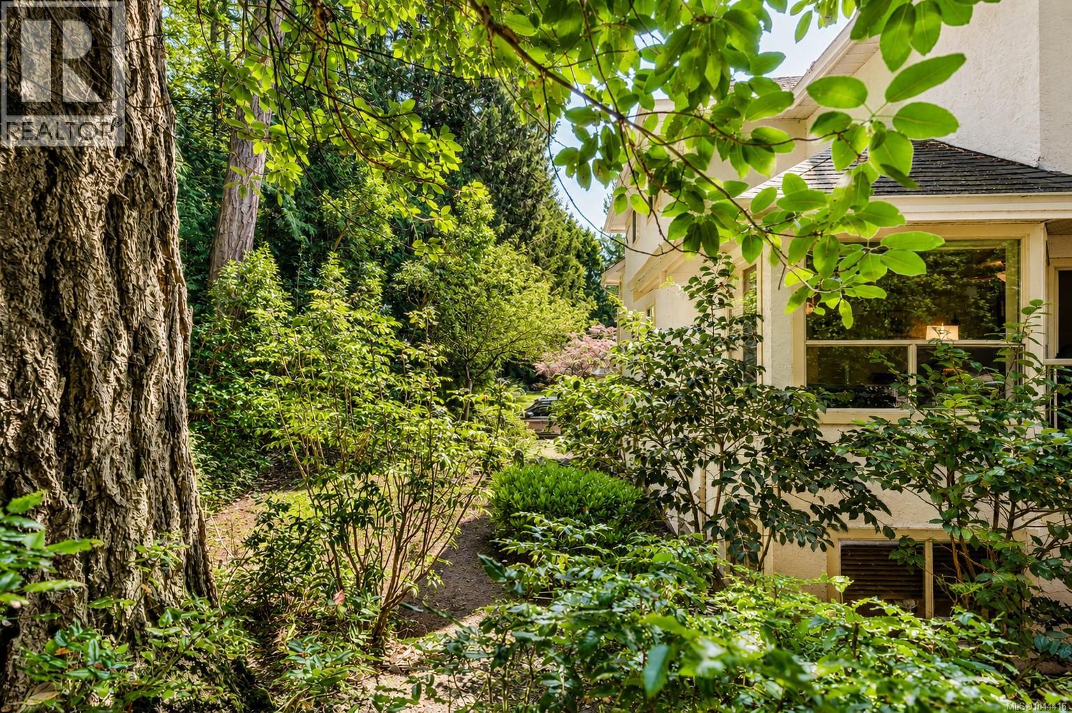 405 510 Marsett Pl, Saanich, British Columbia  V8Z 7J1 - Photo 11 - 1044416