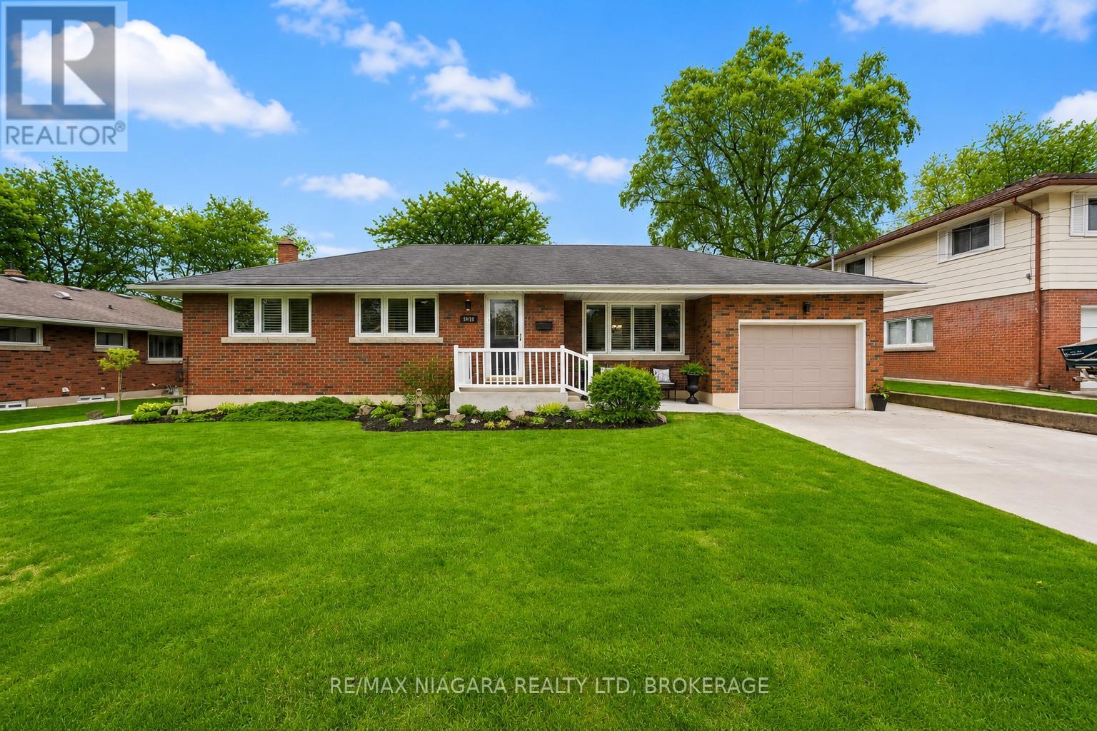 5938 Stevens Street, Niagara Falls, Ontario  L2E 3A3 - Photo 1 - X13646932