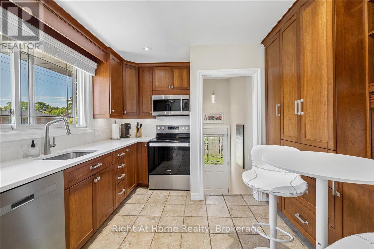 275 Kent Crescent, Burlington, Ontario  L7L 4T2 - Photo 11 - W13646886